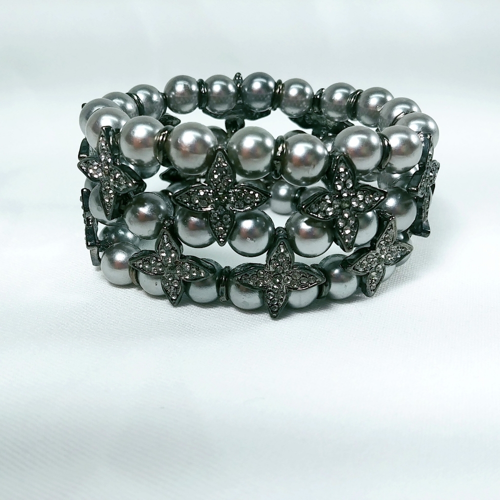 Faux Silver Pearl Stretchy Bracelet w/ Rhinestones
